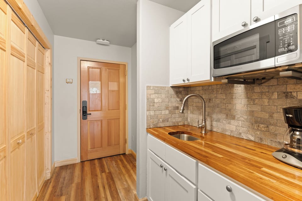 Apartment (0 Bedroom) | Property amenity