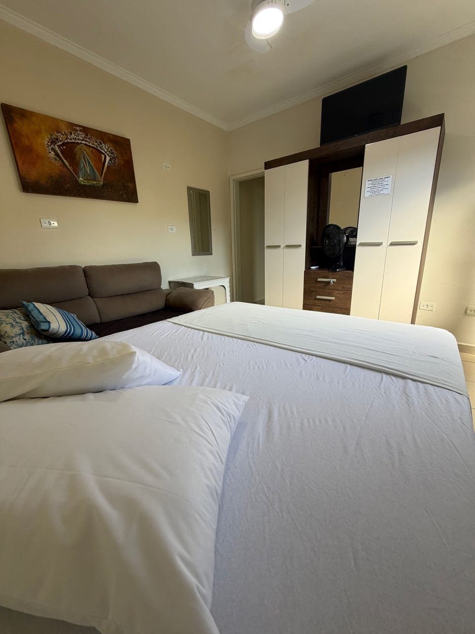 Suite terezinha deluxe com ar condicionado 500  mts da praia | Free WiFi