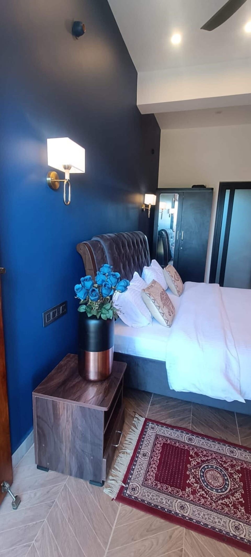 Individually furnished, desk, laptop workspace, free WiFi