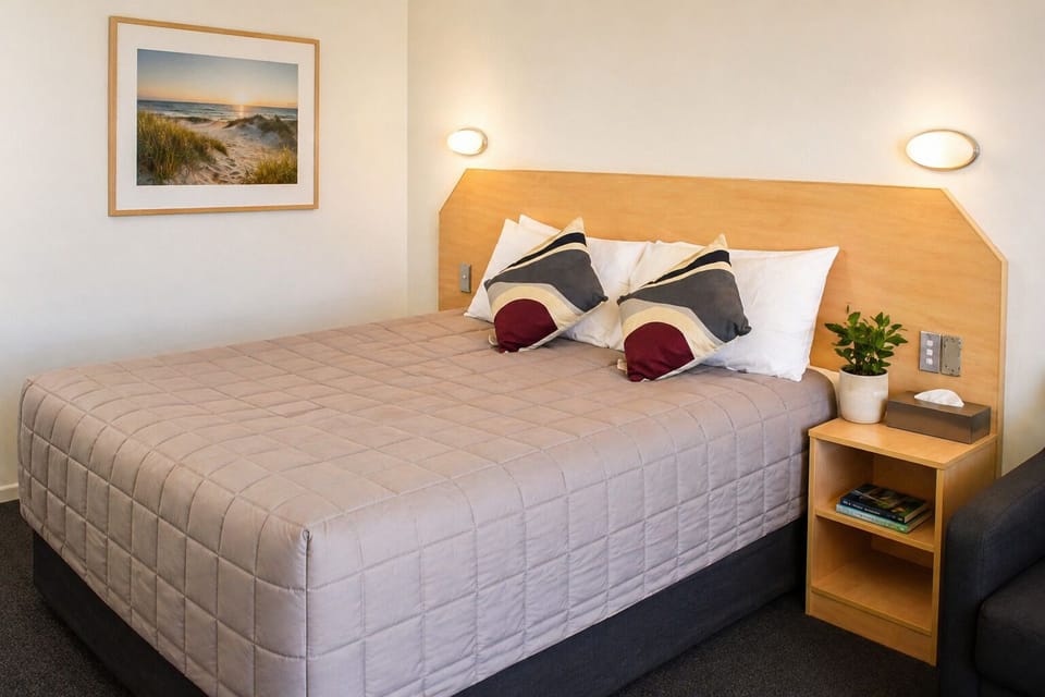 Double Room, Non Smoking | Desk, iron/ironing board, WiFi (free), bed sheets