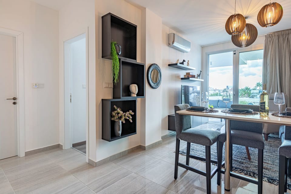Apartment, 1 Double Bed, Kitchen, City View | Dining