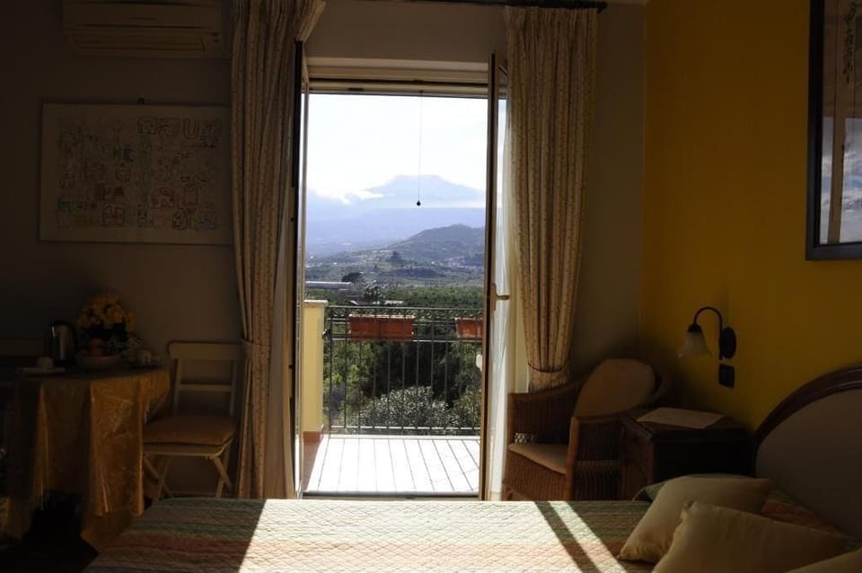 Double Room, Balcony, Pool View | Interior
