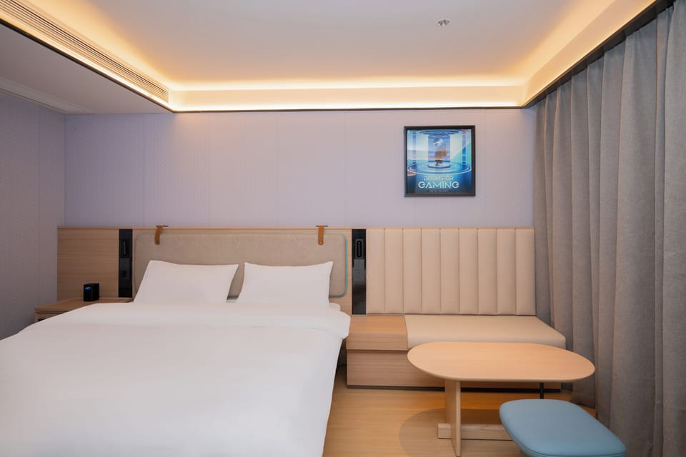Classic Double Room | Laptop workspace, free WiFi, bed sheets