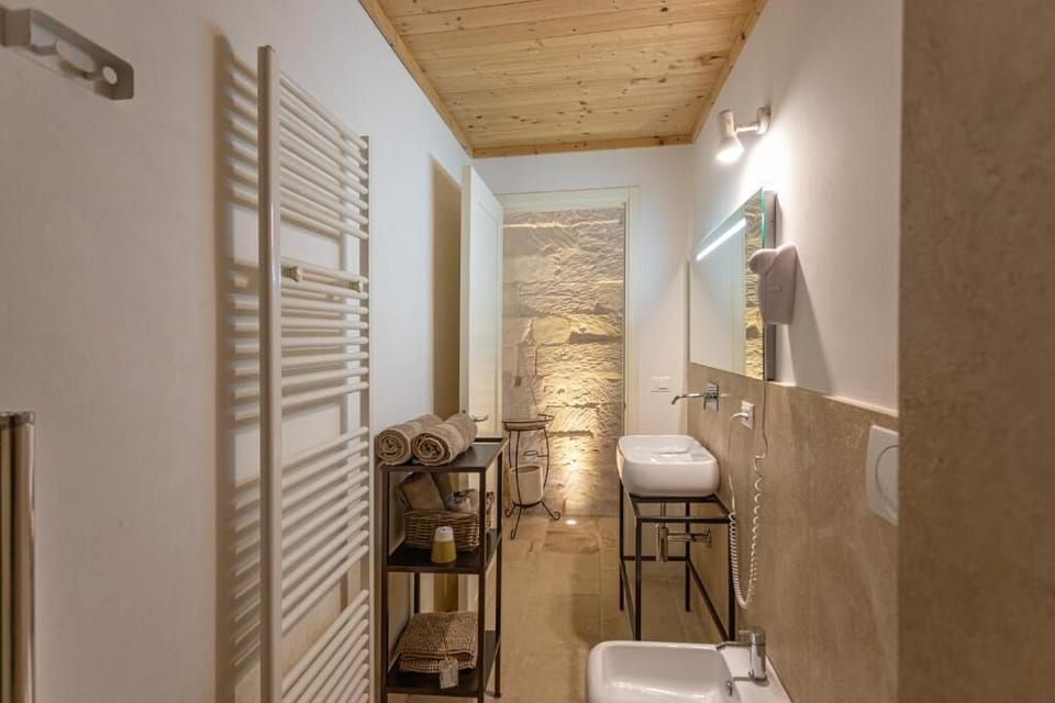 Superior Double Room, Courtyard View | Bathroom | Bidet