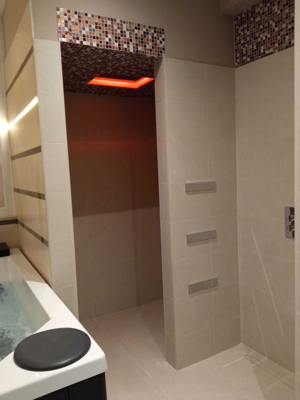 Sauna, hot tub, steam room, massages