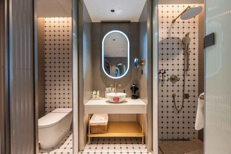 Superior City View Twin Room | Bathroom | Hair dryer, slippers, towels, shampoo