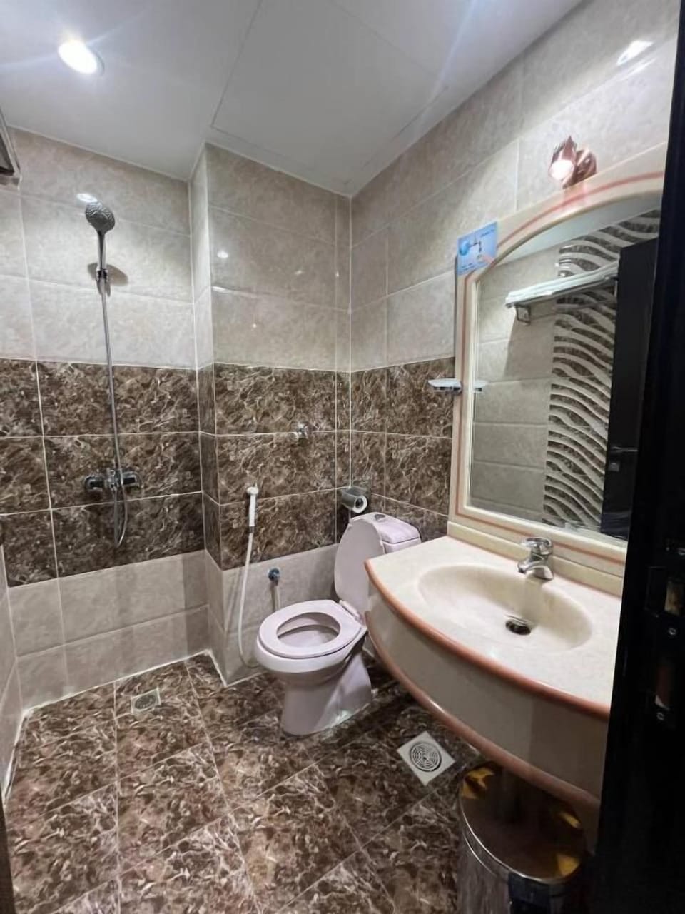 Slippers, bidet