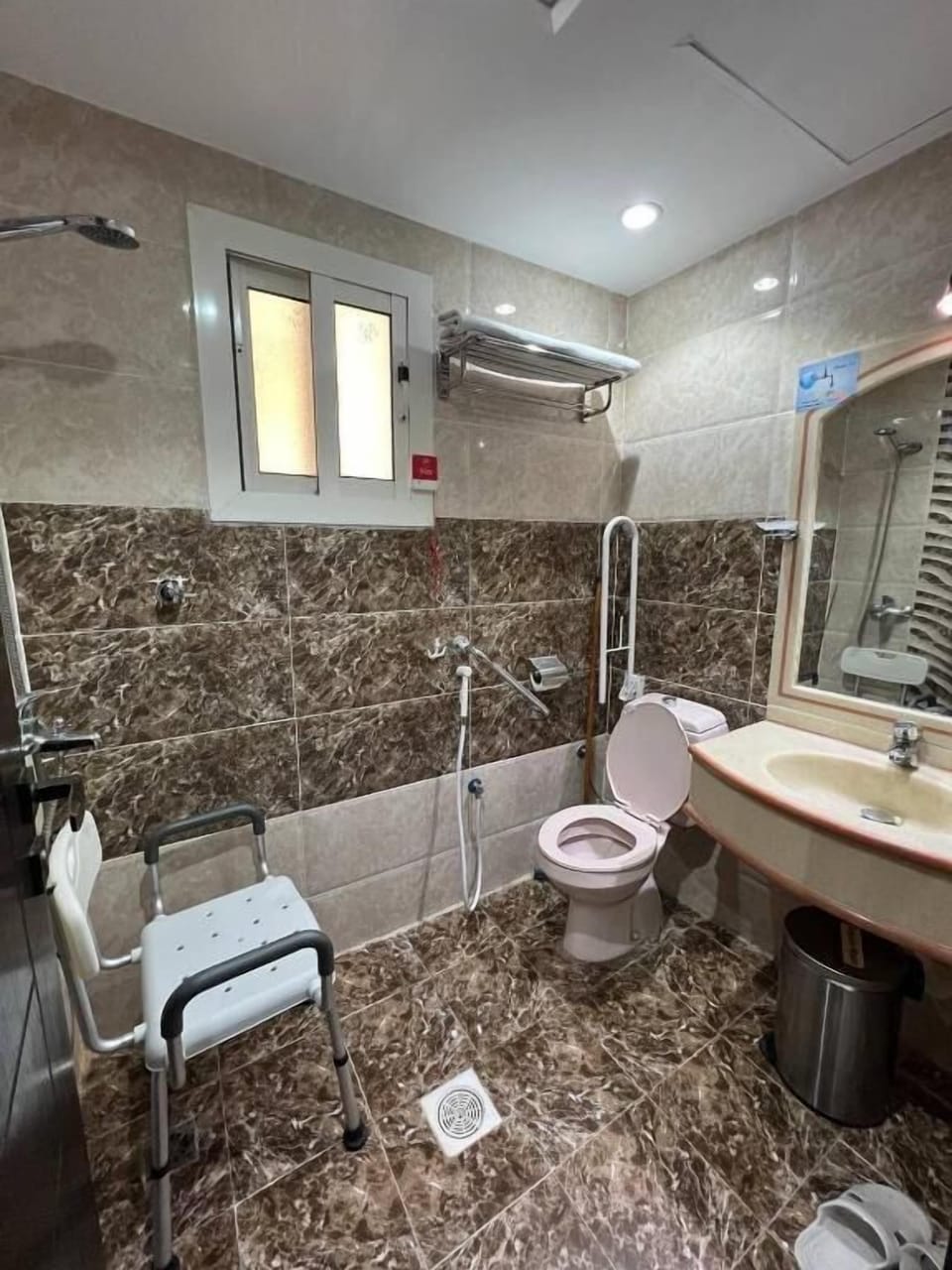 Slippers, bidet