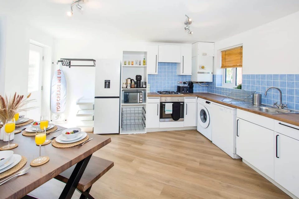 House | 3 bedrooms, desk