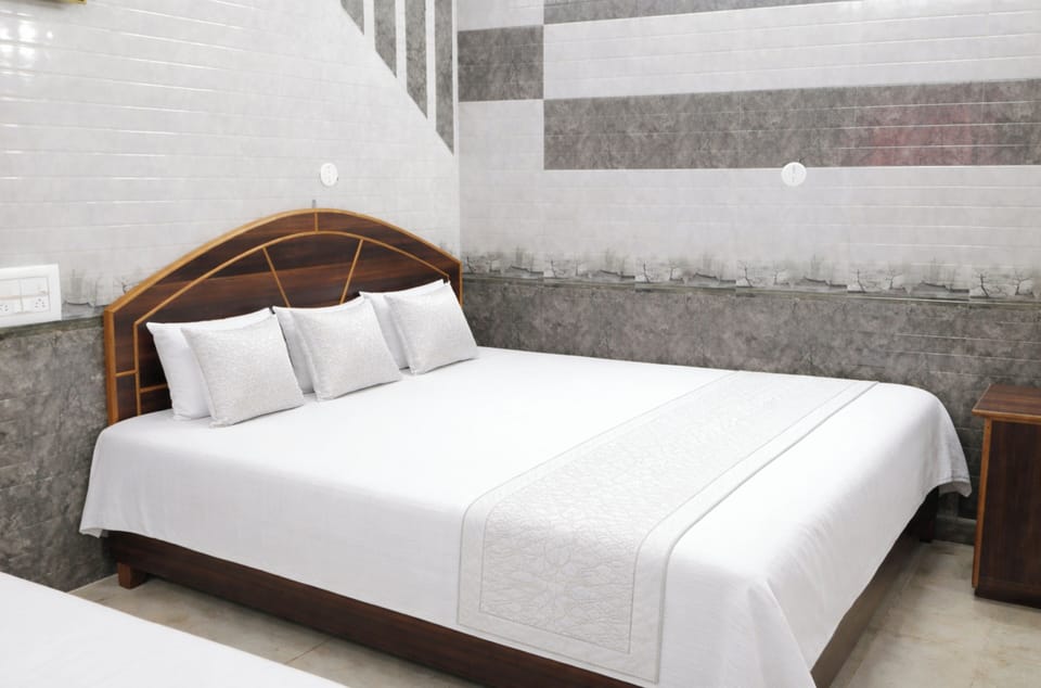 Deluxe Quadruple Room | Hypo-allergenic bedding, desk, soundproofing, free WiFi