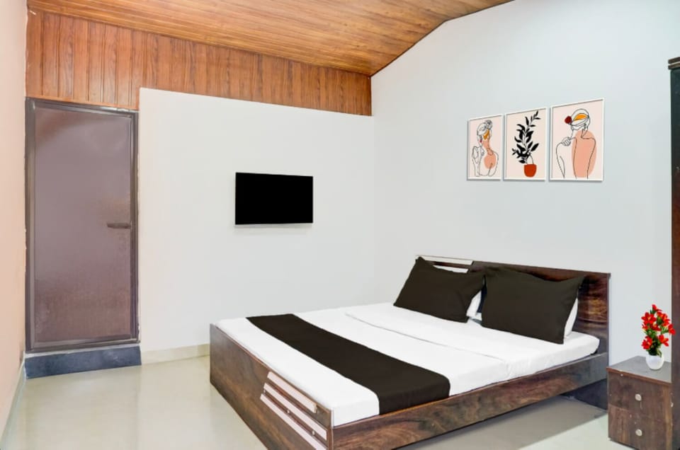 Deluxe Double Room | Desk, laptop workspace, iron/ironing board, WiFi (free)