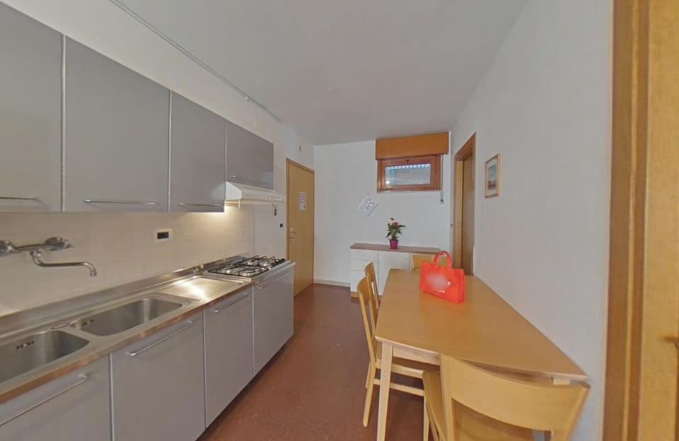 Apartment, 2 Bedrooms, Balcony, City View | Interior
