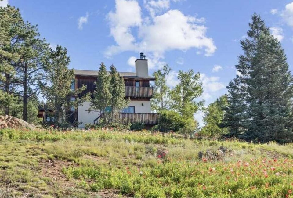 House, 2 Bedrooms | Exterior