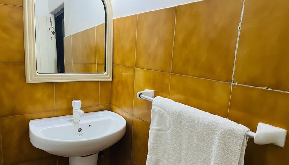 Habarana Inn - Offiacl Bed and Breakfast in Sri Lanka