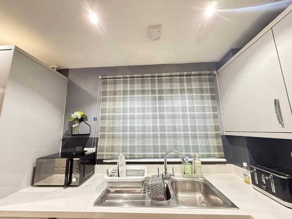 House, 3 Bedrooms | Private kitchen