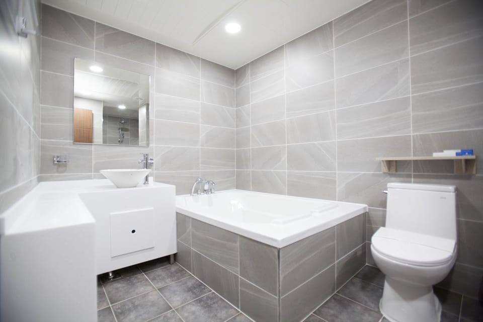 Deluxe Studio Suite, 1 King Bed, Non Smoking | Bathroom | Hair dryer, bathrobes, towels, soap