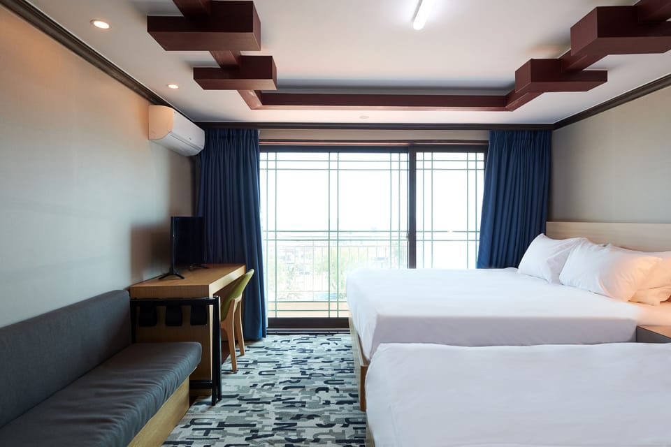 Deluxe Twin Room | Free WiFi, bed sheets