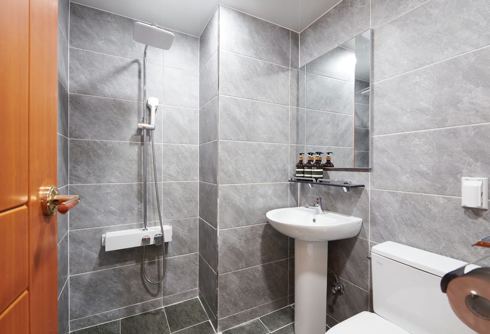 Standard Double Room (Breakfast for 2) | Bathroom | Shower, hair dryer, towels