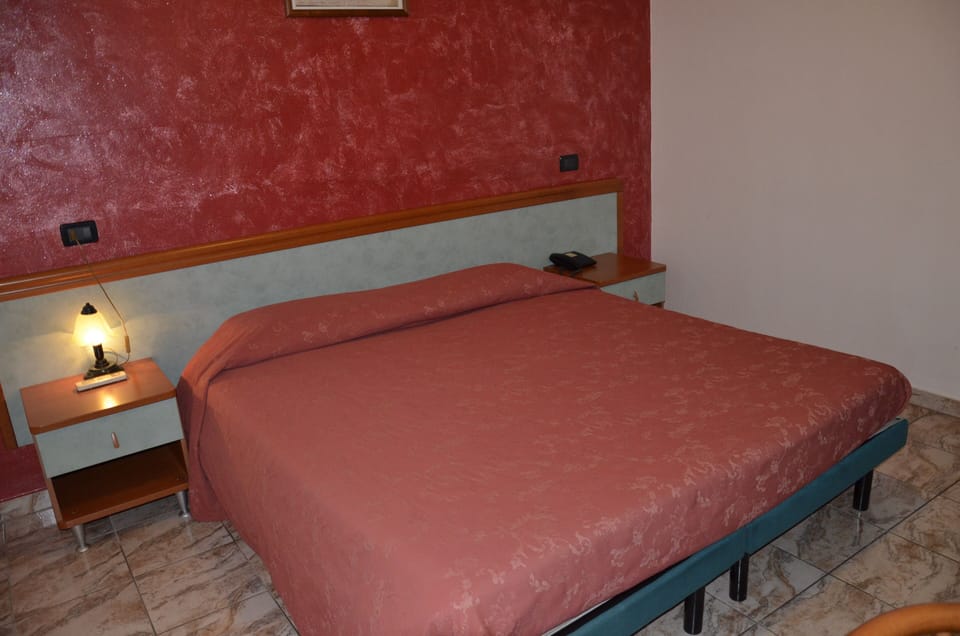 Double or Twin Room | Free WiFi
