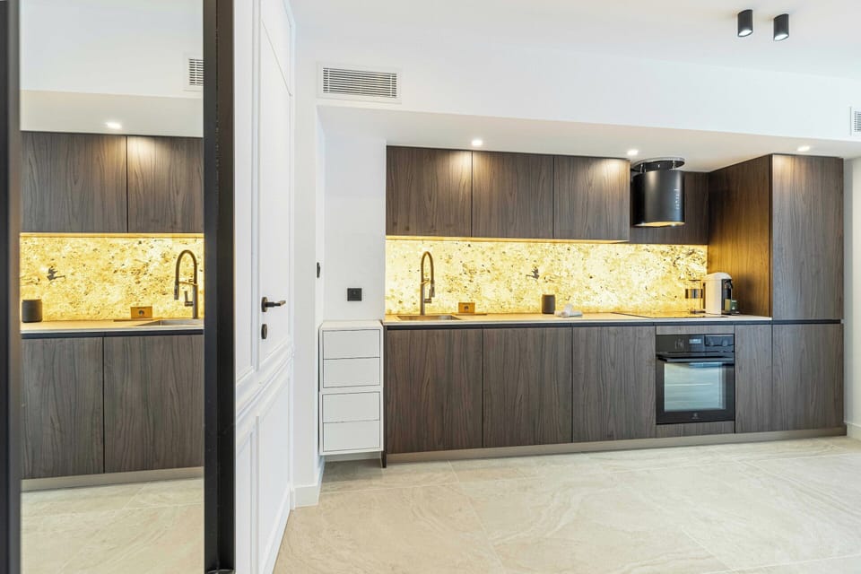 Apartment | Private kitchen | Fridge, microwave, oven, stovetop