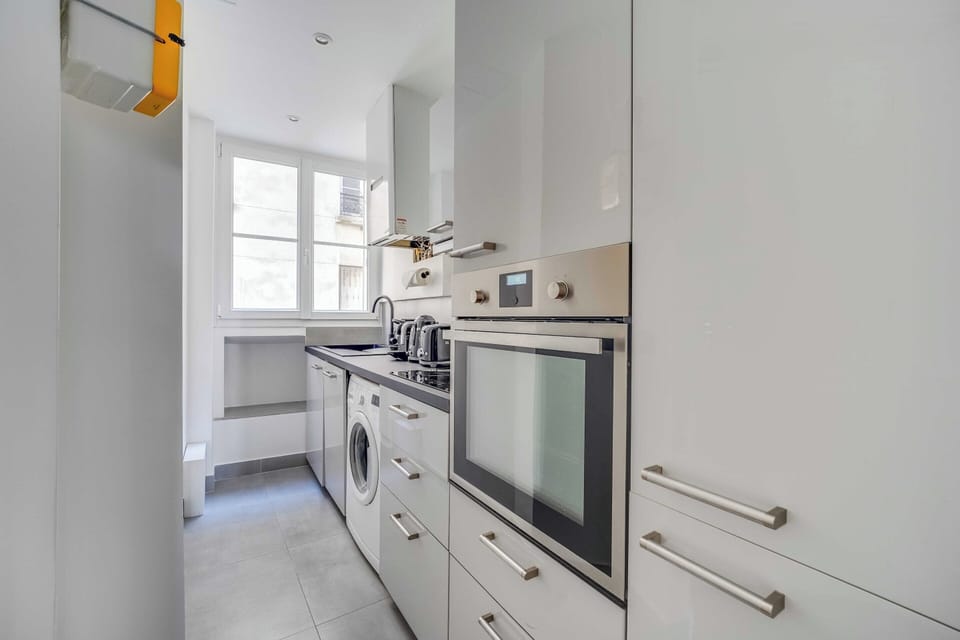 Apartment | Private kitchen | Fridge, microwave, oven, stovetop