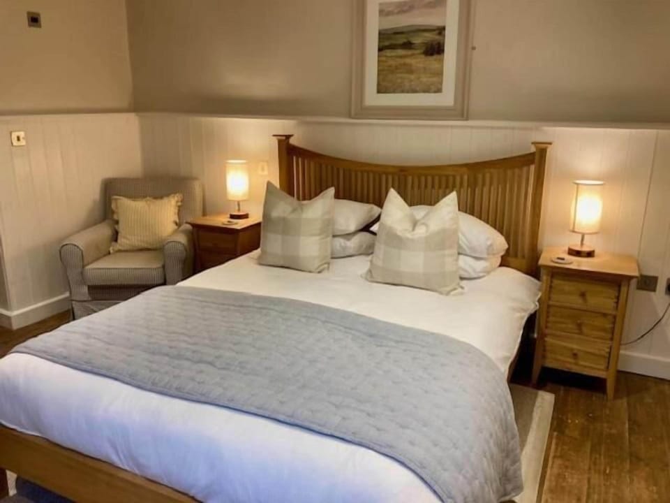 Deluxe Double Room | Iron/ironing board, free WiFi