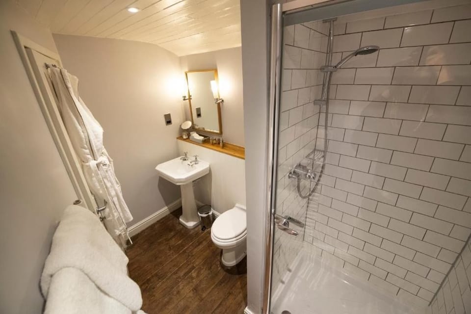 Superior Double Room | Bathroom
