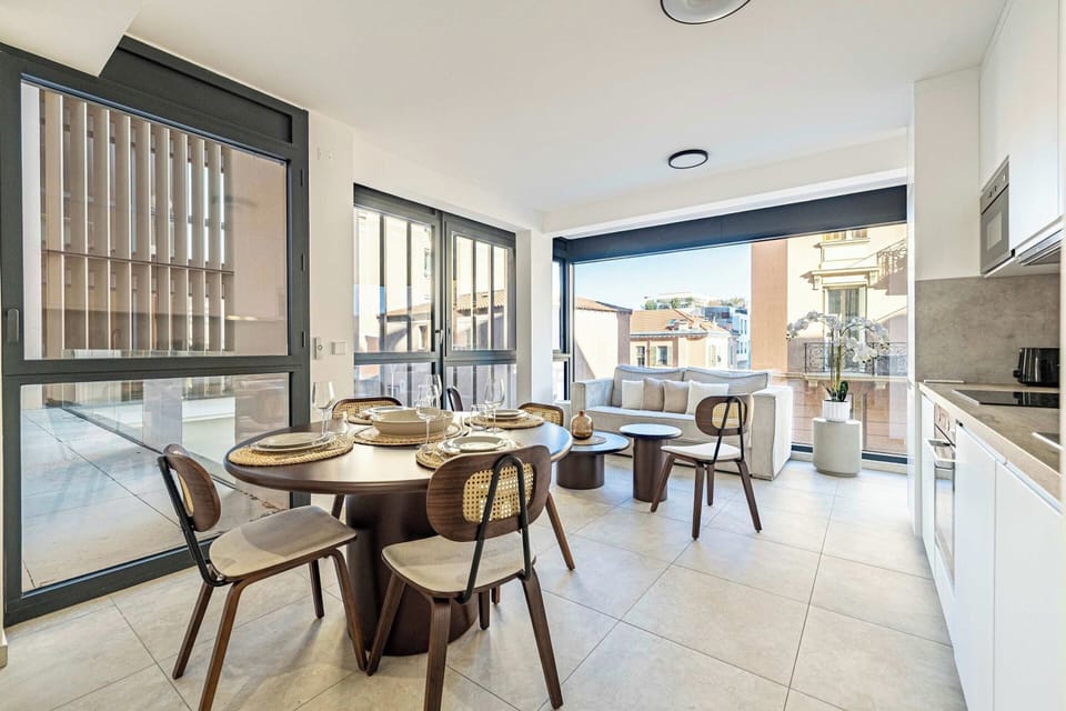 Apartment | Dining