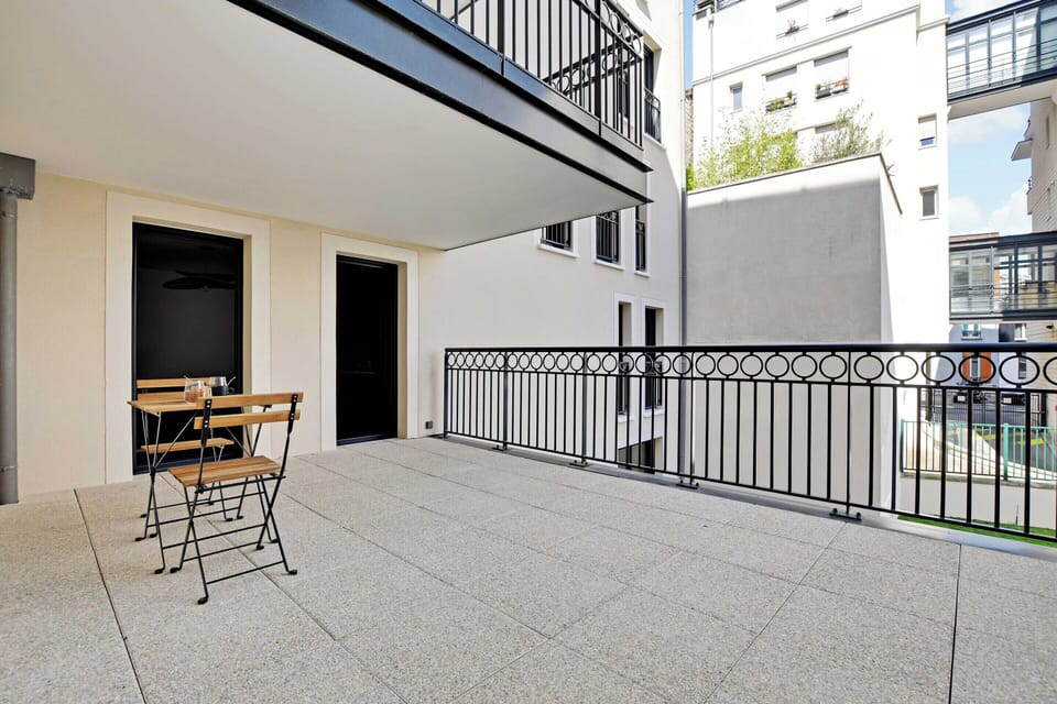 Apartment | Outdoor dining