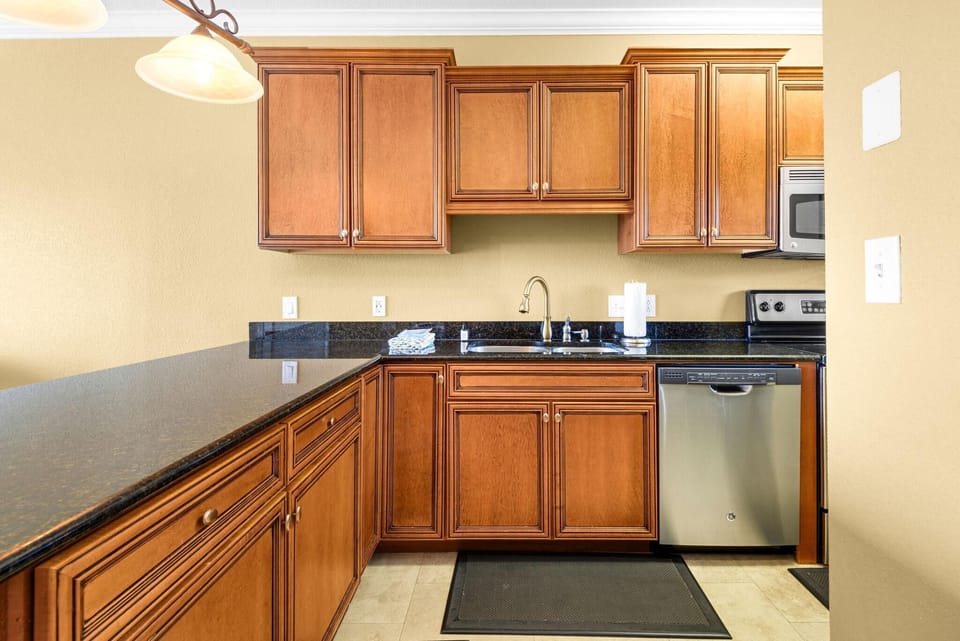 Condo, 2 Queen Beds (Baywatch E5) | Private kitchen
