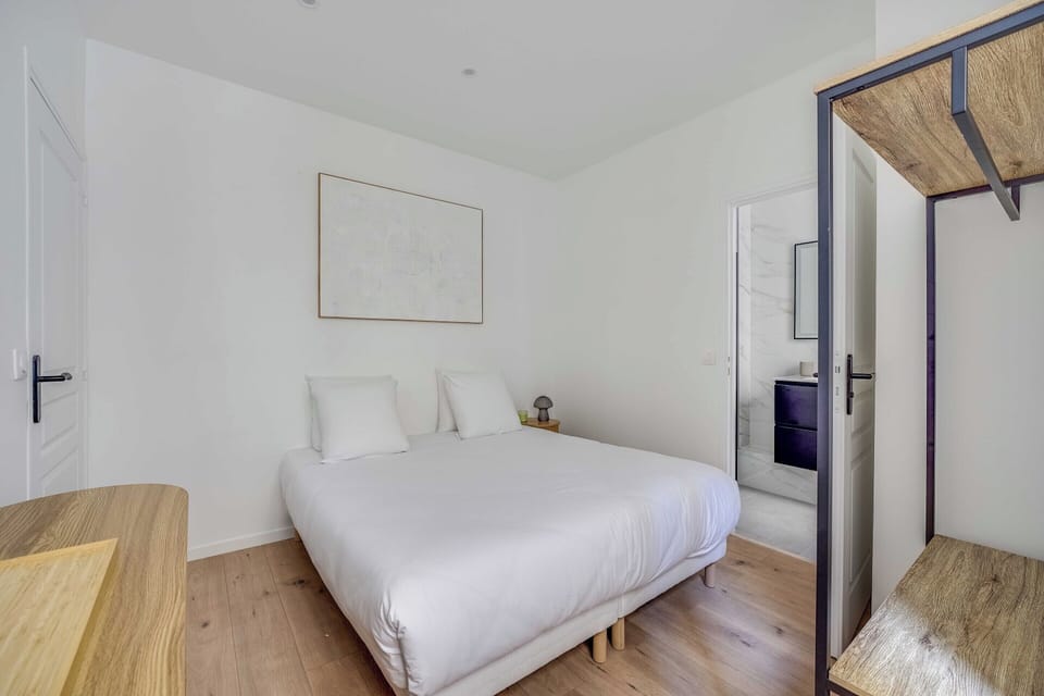 Apartment | 1 bedroom, laptop workspace, iron/ironing board, bed sheets