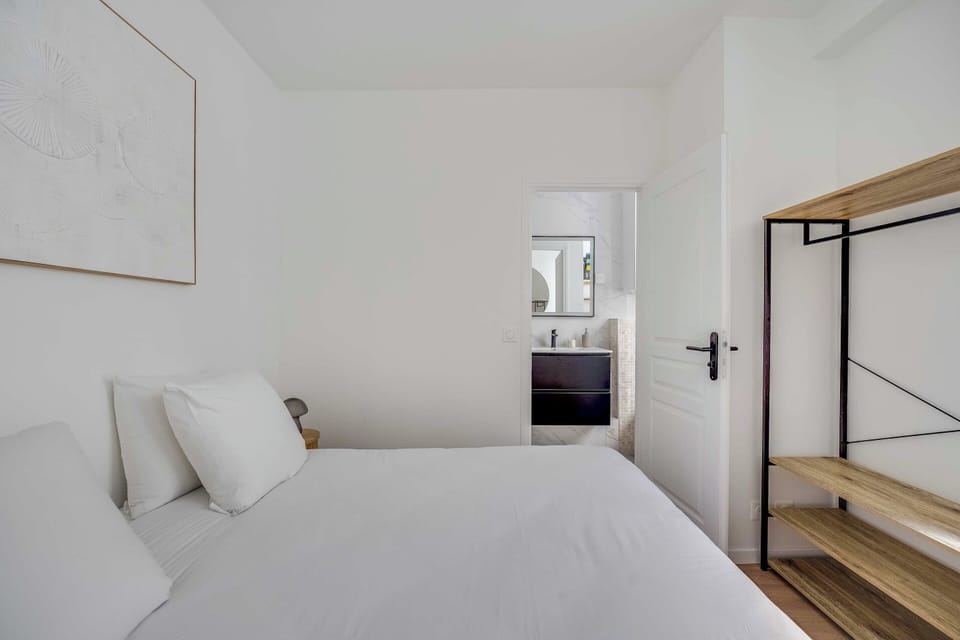 Apartment | 1 bedroom, laptop workspace, iron/ironing board, bed sheets