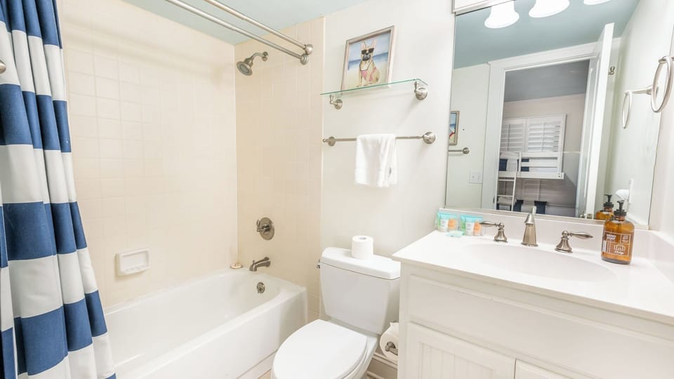 219 D Shipwatch by Avantstay Wild Dunes Beachfront Condo Pool Access + Private Balcony Apartment in Wild Dunes