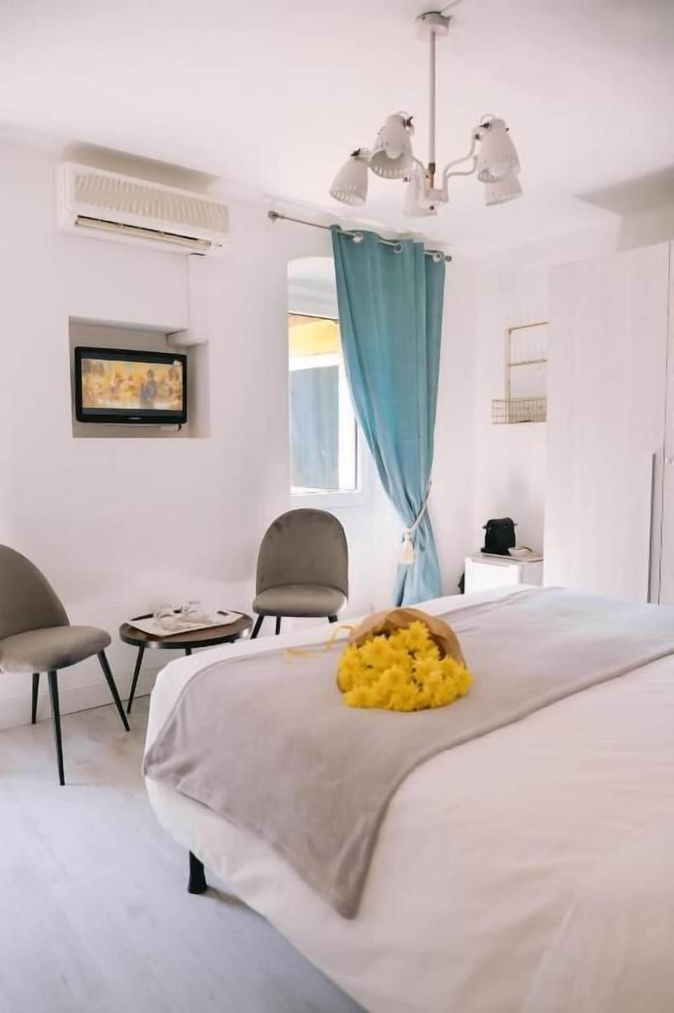 Standard Double Room | Minibar, iron/ironing board, free WiFi