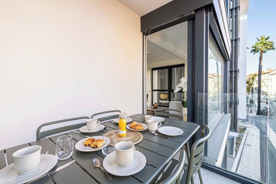 Apartment | Dining