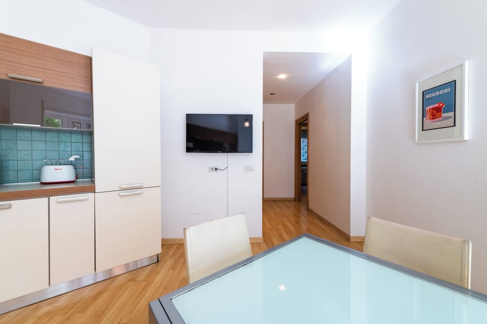 Apartment (2 Bedrooms) | Living area | TV