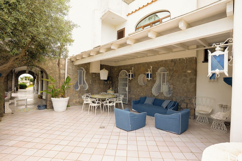Villa (6 Bedrooms) | Terrace/patio