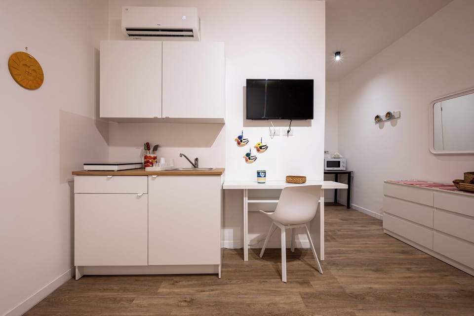 Apartment (2 Bedrooms) | Private kitchen | Espresso maker, microwave, stovetop, electric kettle
