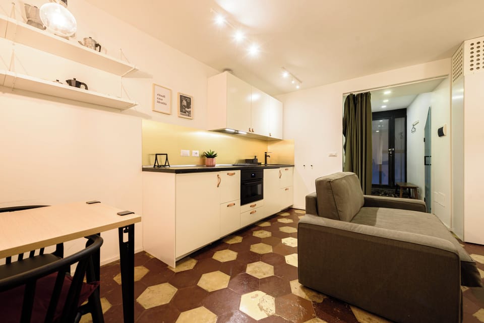Apartment (1 Bedroom) | Private kitchen | Espresso maker, oven, stovetop, cookware/dishes/utensils