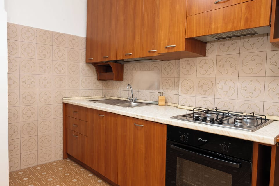 Apartment (2 Bedrooms) | Private kitchen | Microwave, oven, stovetop, dishwasher