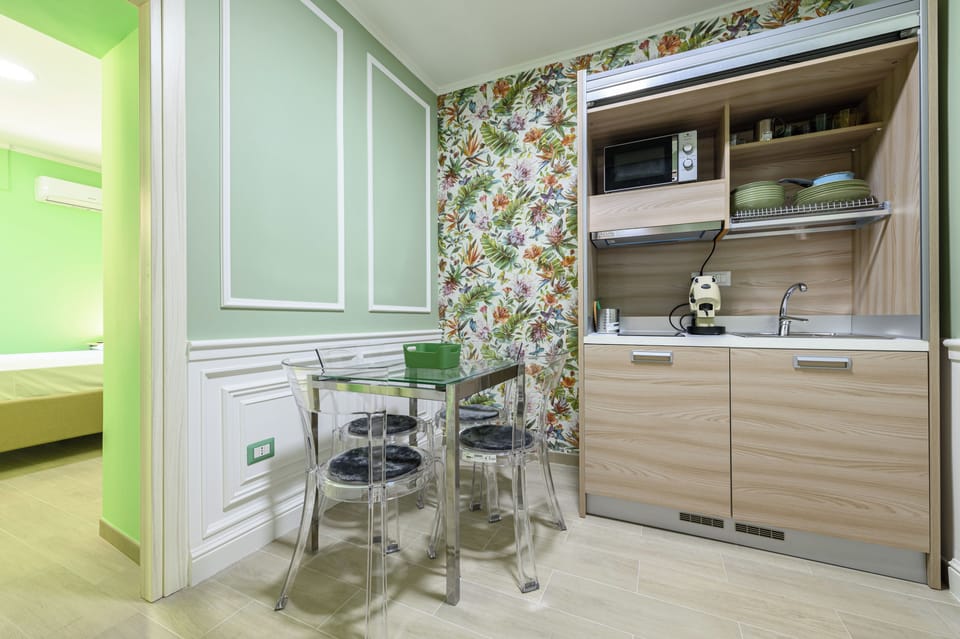 Apartment (3 Bedrooms) | Private kitchen | Espresso maker, microwave, stovetop, cookware/dishes/utensils