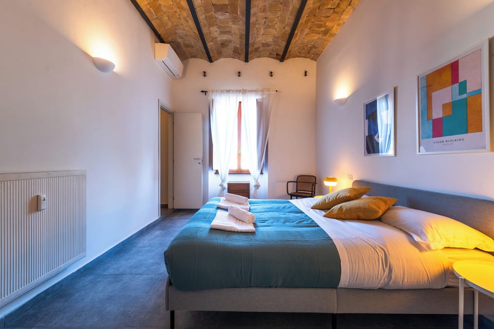 Apartment (2 Bedrooms) | 2 bedrooms, iron/ironing board, bed sheets