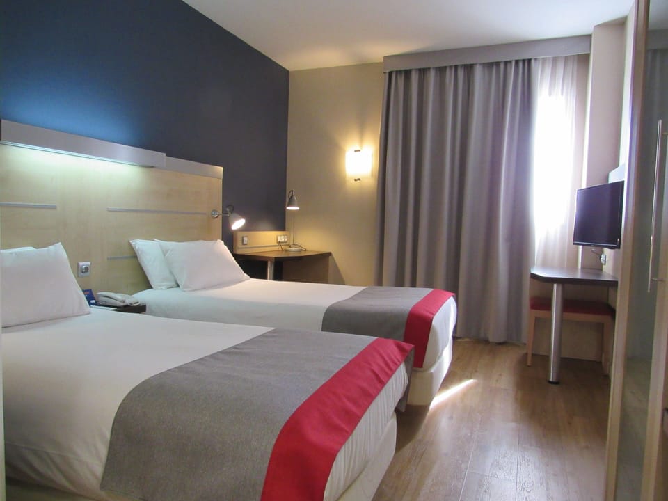 Standard Room, 2 Twin Beds (Free Breakfast) | Desk, free cribs/infant beds, free WiFi, bed sheets