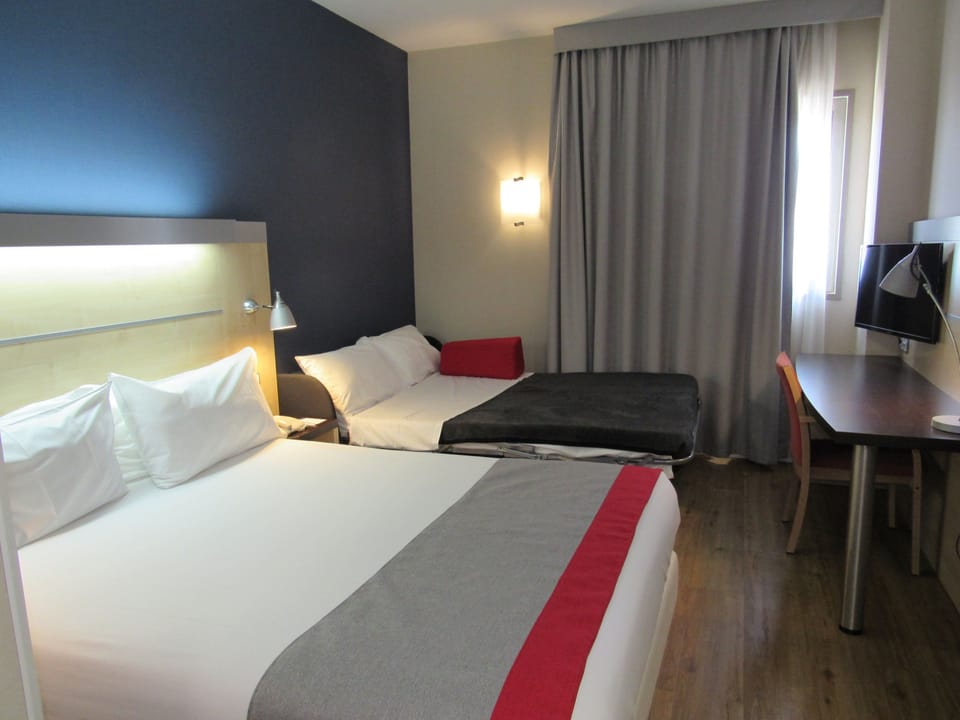 Standard Room, 1 Queen Bed with Sofa bed (Free Breakfast) | Desk, free cribs/infant beds, free WiFi, bed sheets