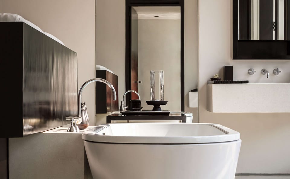 Suite | Bathroom | Separate tub and shower, free toiletries, hair dryer, bathrobes