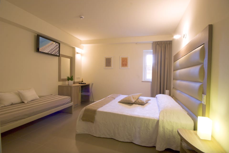 Classic Triple Room | Premium bedding, minibar, in-room safe, desk