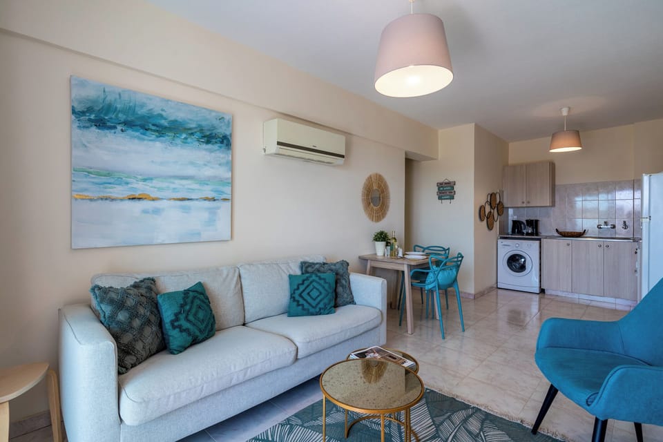 Apartment, 2 Bedrooms, Kitchen, City View | Living area | Smart TV, Netflix, streaming services