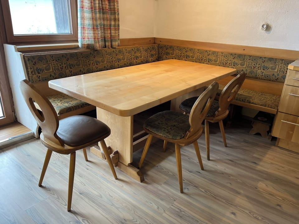 Comfort Apartment, 3 Bedrooms, Patio, Mountain View | Dining room