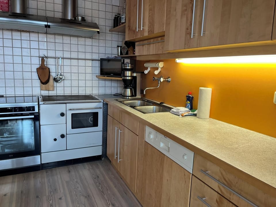 Comfort Apartment, 3 Bedrooms, Patio, Mountain View | Private kitchen | Coffee/tea maker, electric kettle