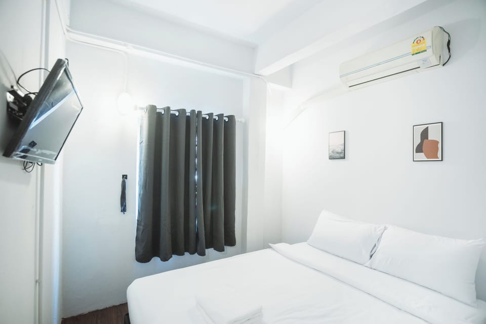 Comfort Double Room, 1 Queen Bed, Non Smoking | Desk, free WiFi
